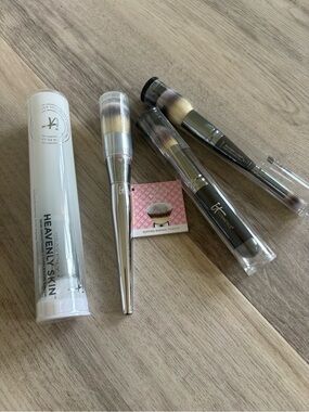 IT Cosmetics Makeup Brush Bundle NEW